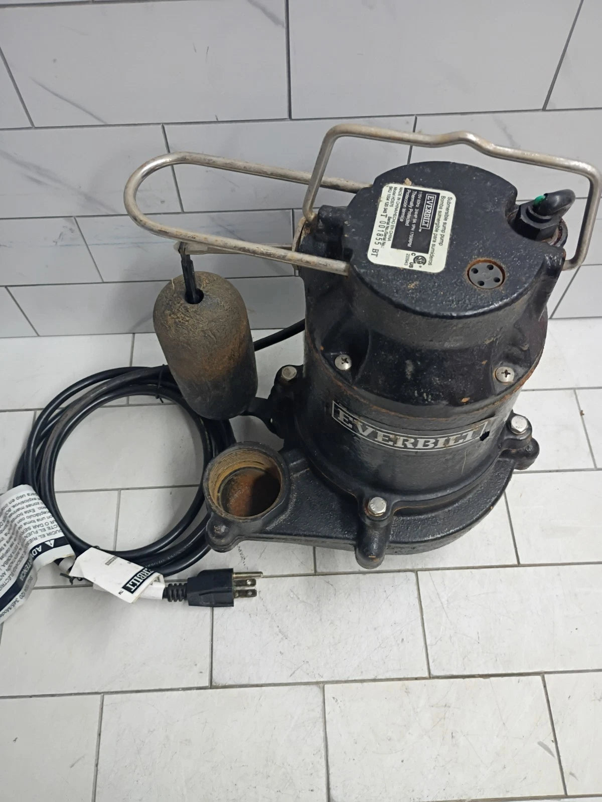 Everbilt 3/4HP Cast-Iron Pro-Grade Submersible Sump Pump 1004 120 345 Used