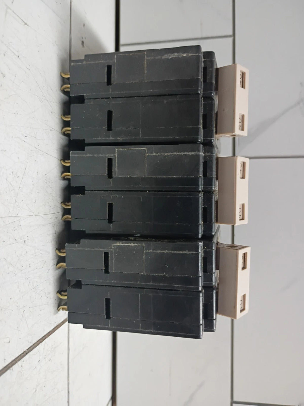 (3pack) Eaton CHF240 Circuit Breaker 2 Pole 40 Amp 120/240V W/Trip Open Box