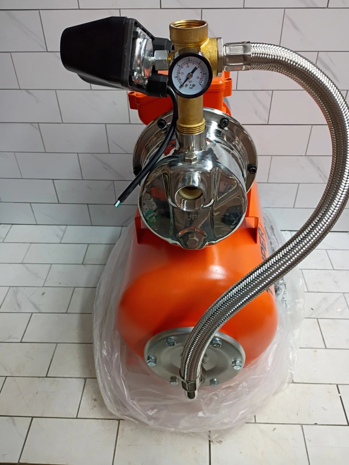 Truper HIDR-1/2X24 Hydropneumatic pump 1/2 HP, 24 liters Open Box, Read