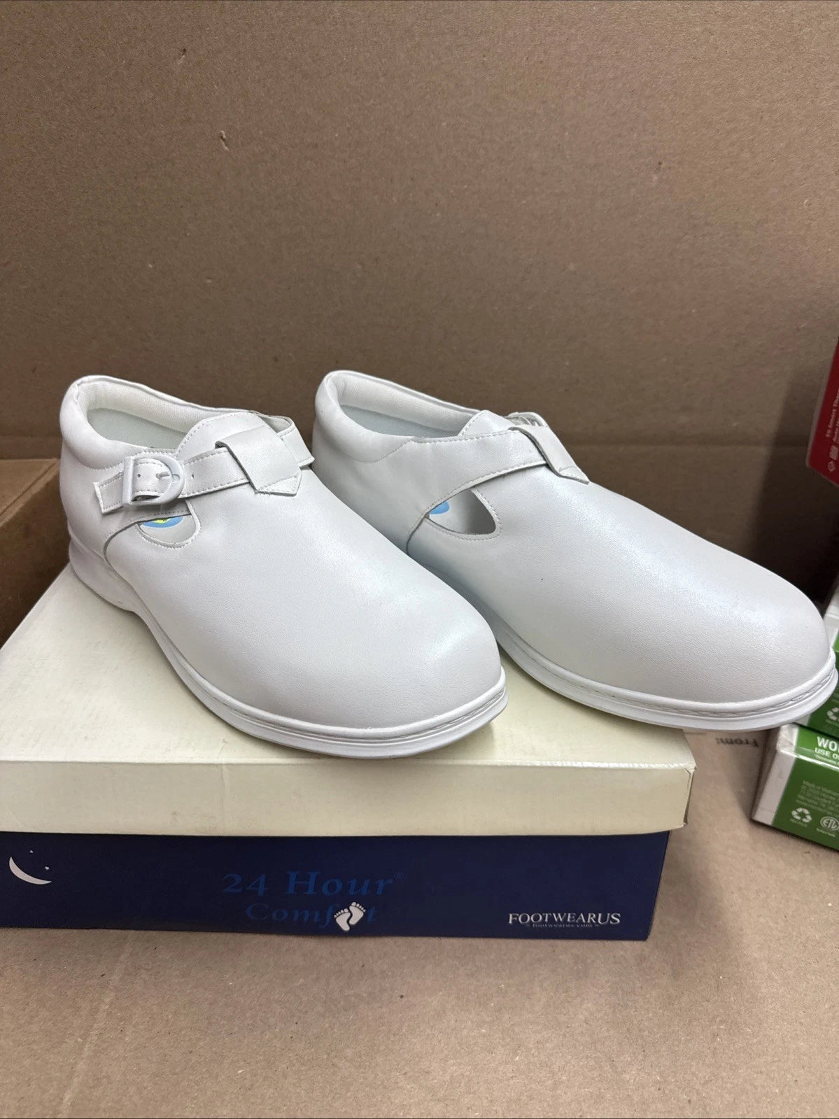 24 HOUR COMFORT Willa Women's Wide Width Leather Shoes size 10.5 nurse