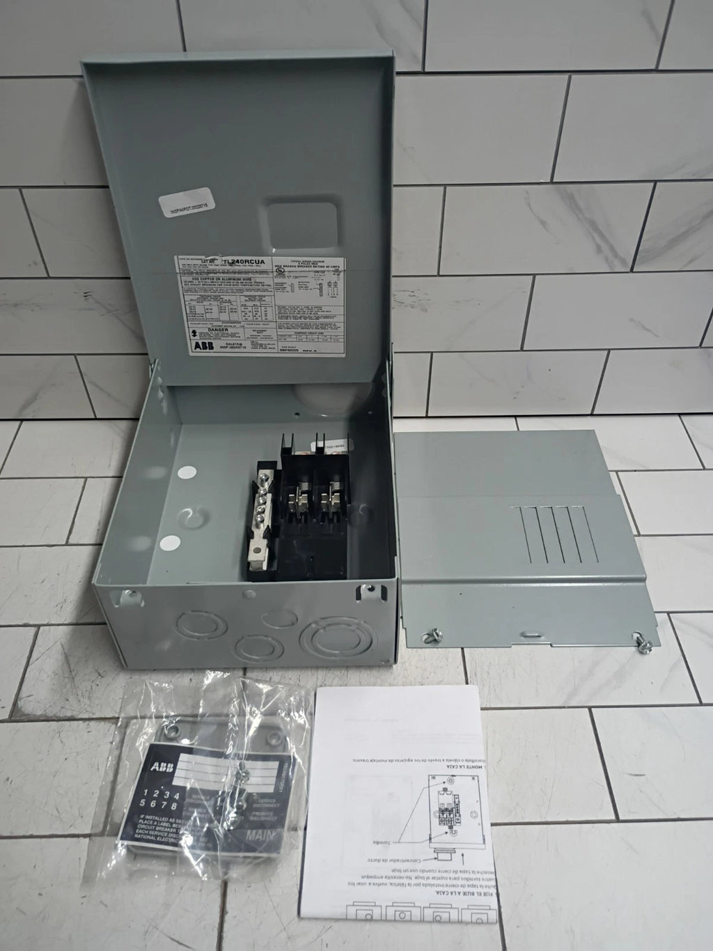 GE ABB TL240RCUA 40 Amp 2-Space 4-Circuit Outdoor Main Lug Load Center OB