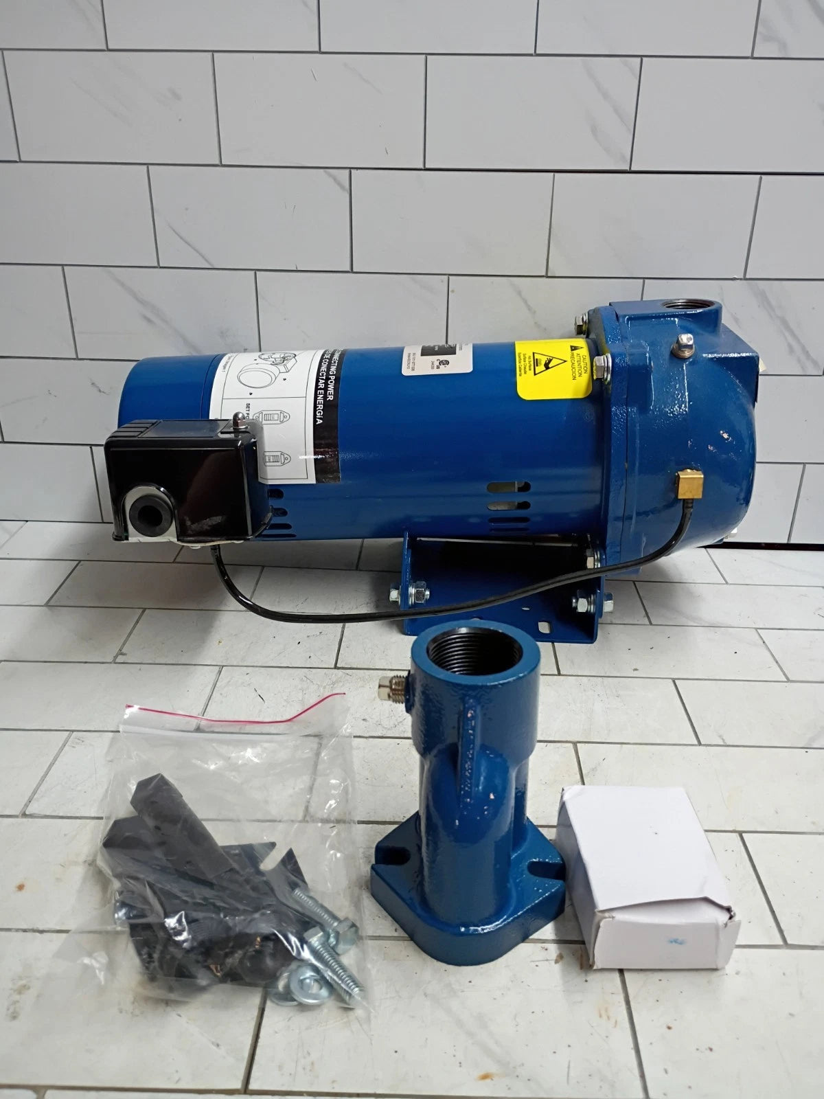 Everbilt 1 HP Professional Convertible Jet Pump. Read Description, Used