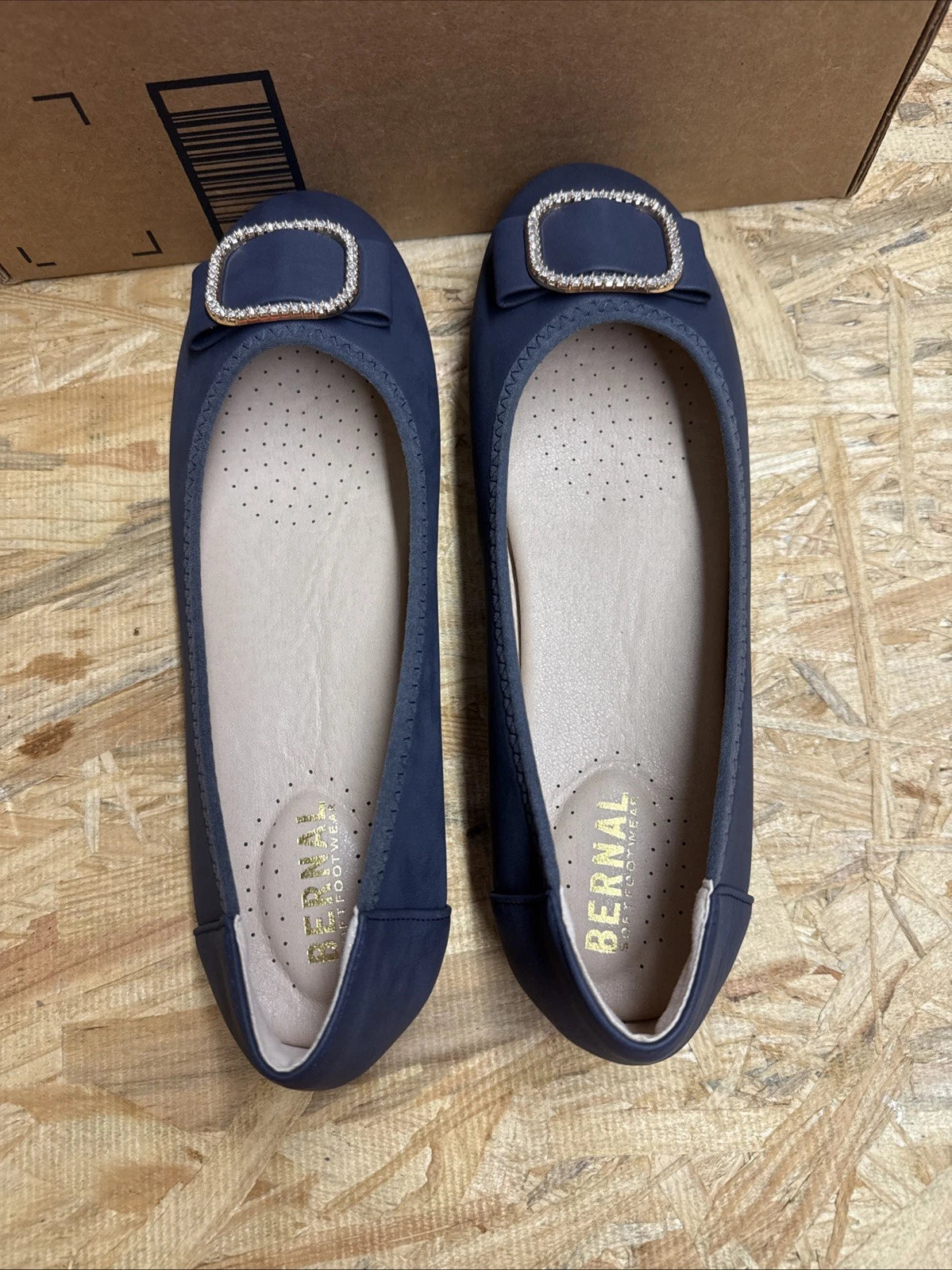 Bernal Women’s navy blue flat shoes w/ Crystal Ornament Comfort Sole Size 11