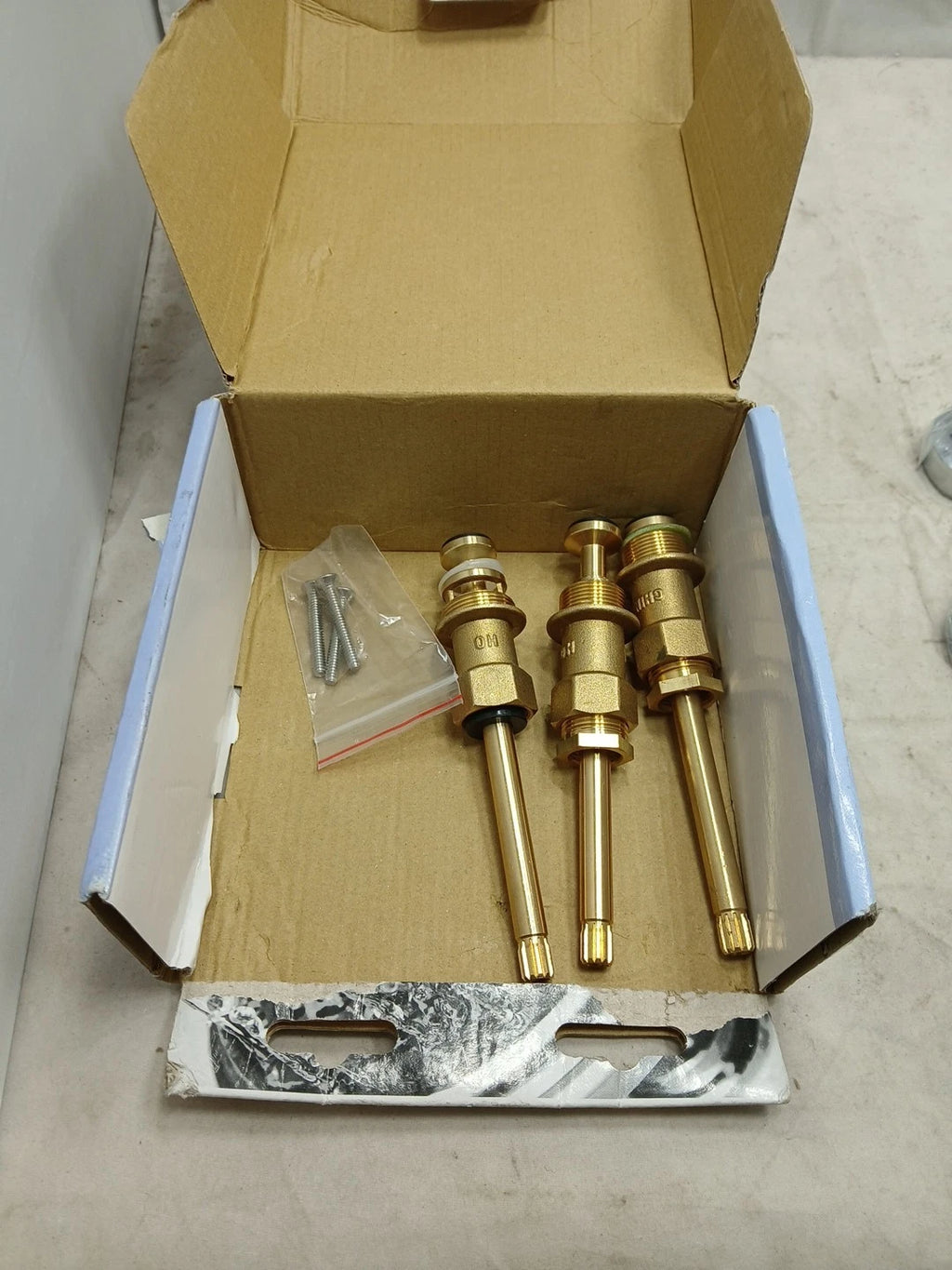 (1) Pack Danco 39695Tub/Shower Remodeling Kit for Pfister - Porcelain Lever OB