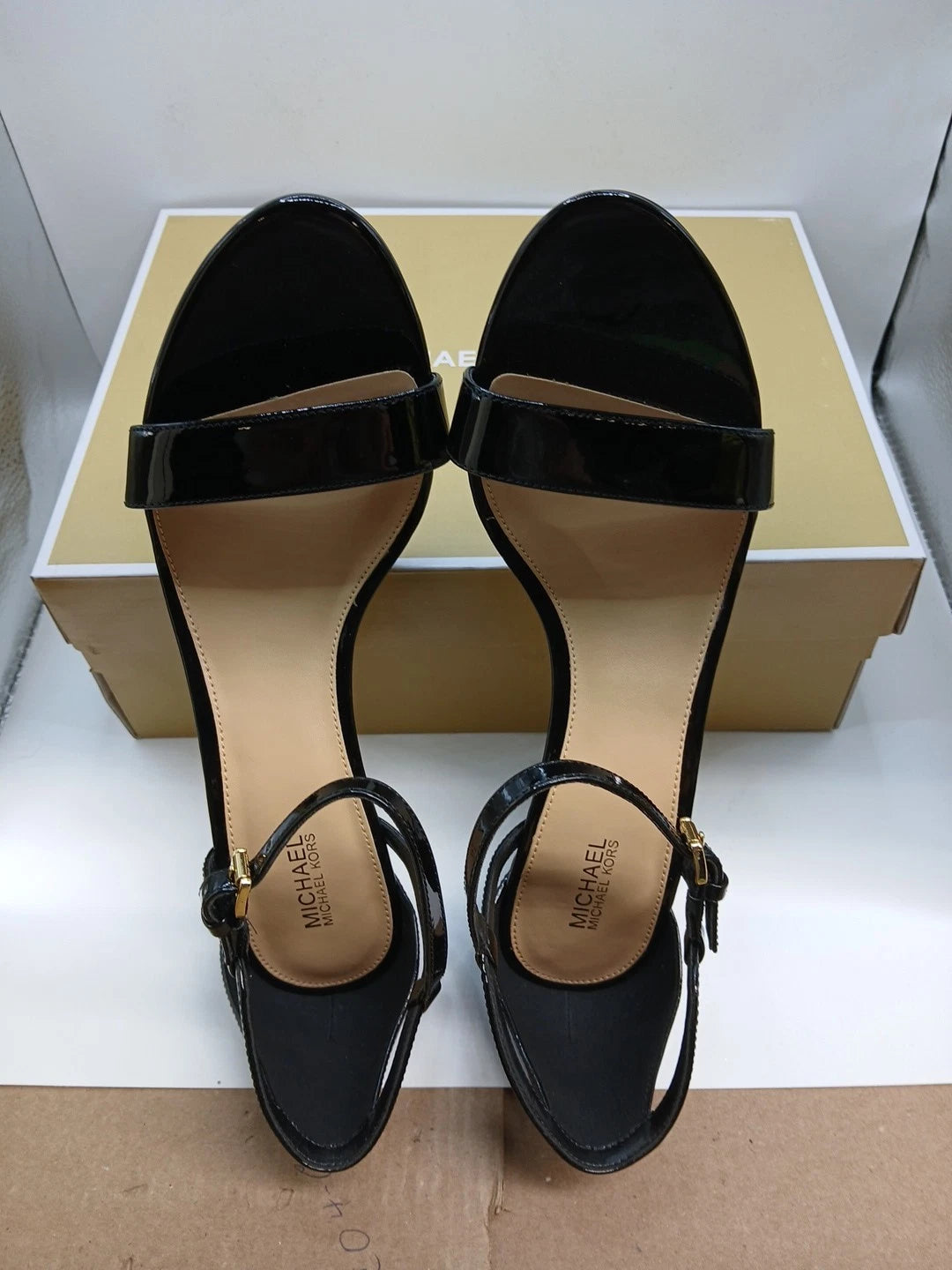 Michael Kors Simone Leather Mid Heel in Black Size 8.5
