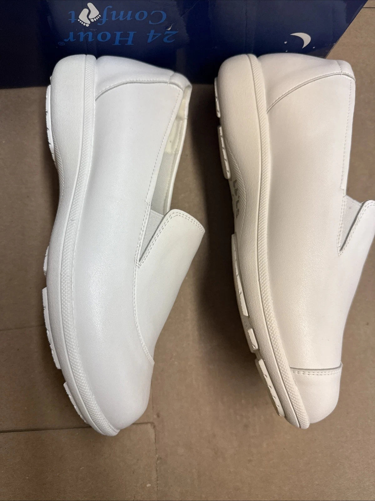 24 HOUR COMFORT Lila Women's 7.5 Wide Width Leather Slip-On Loafers Nurse