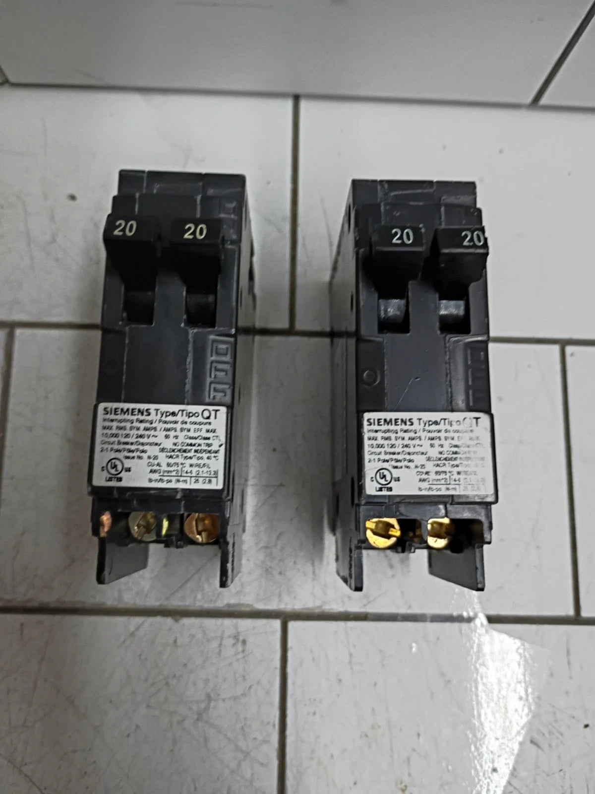 (2 Pack)Siemens Q2020 Tandem Circuit Breaker Plug In 20/20 Amp 1 Pole 120 Volt