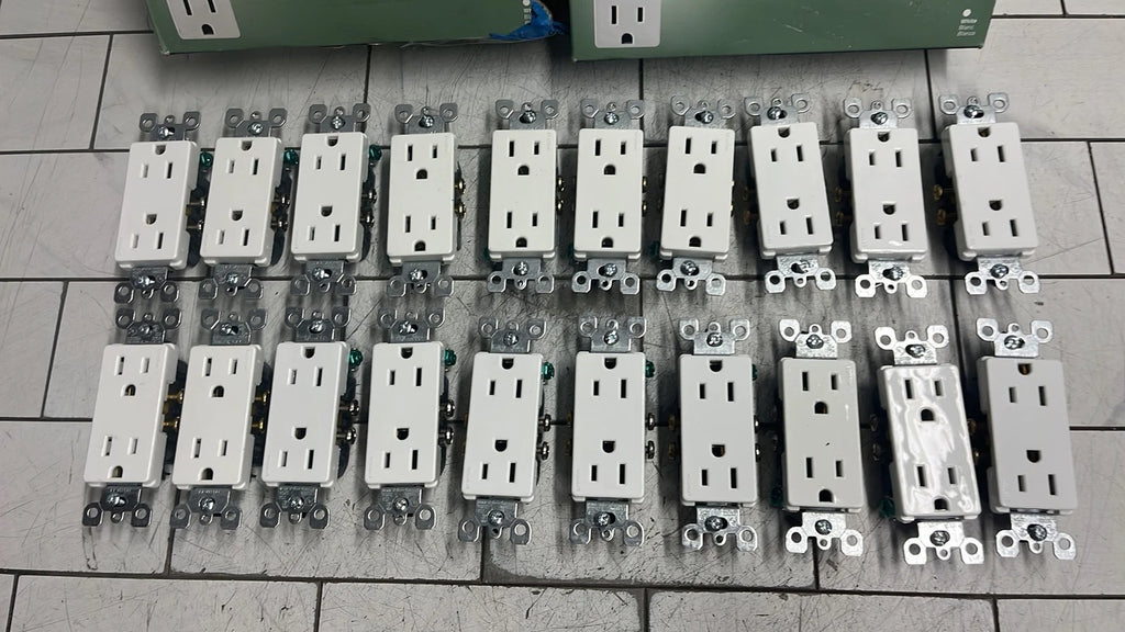 20 pack Of 10 Leviton 5325-WMP Decora 15 Amp 125V Duplex Receptacle, White