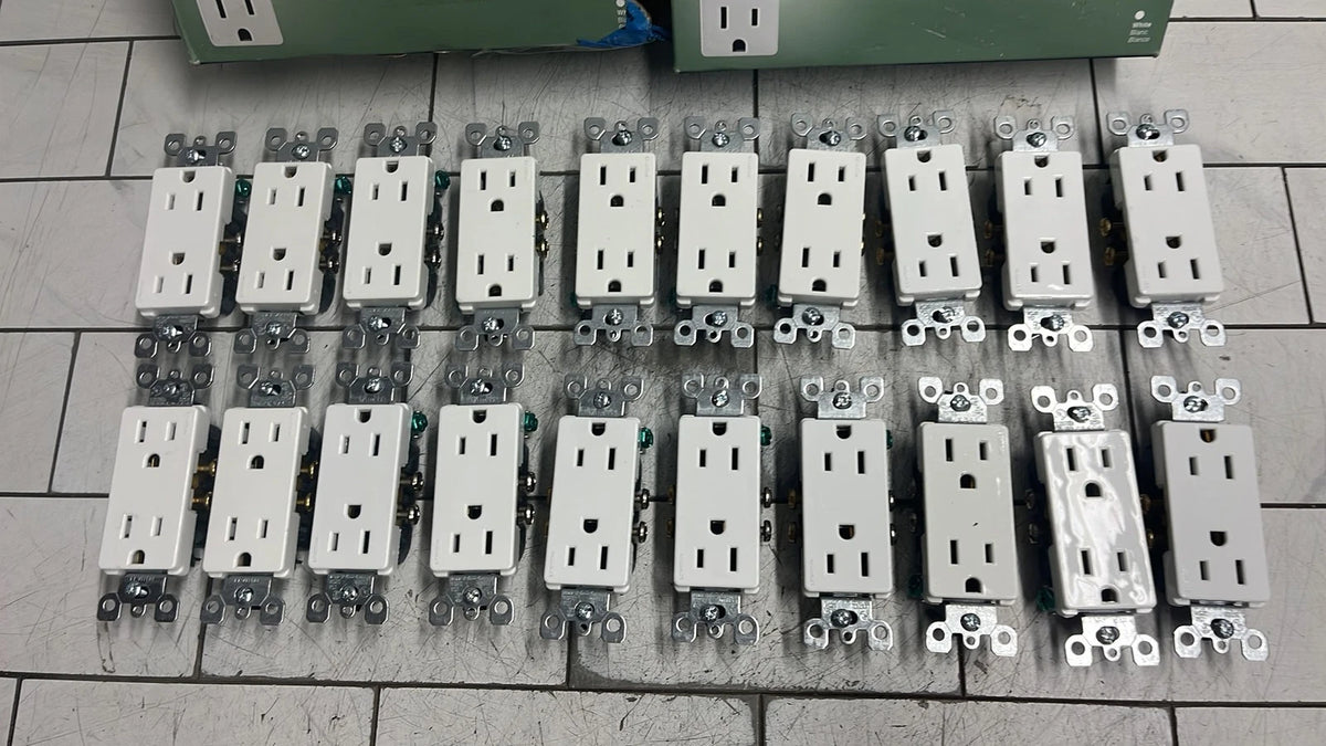 20 pack Of 10 Leviton 5325-WMP Decora 15 Amp 125V Duplex Receptacle, White