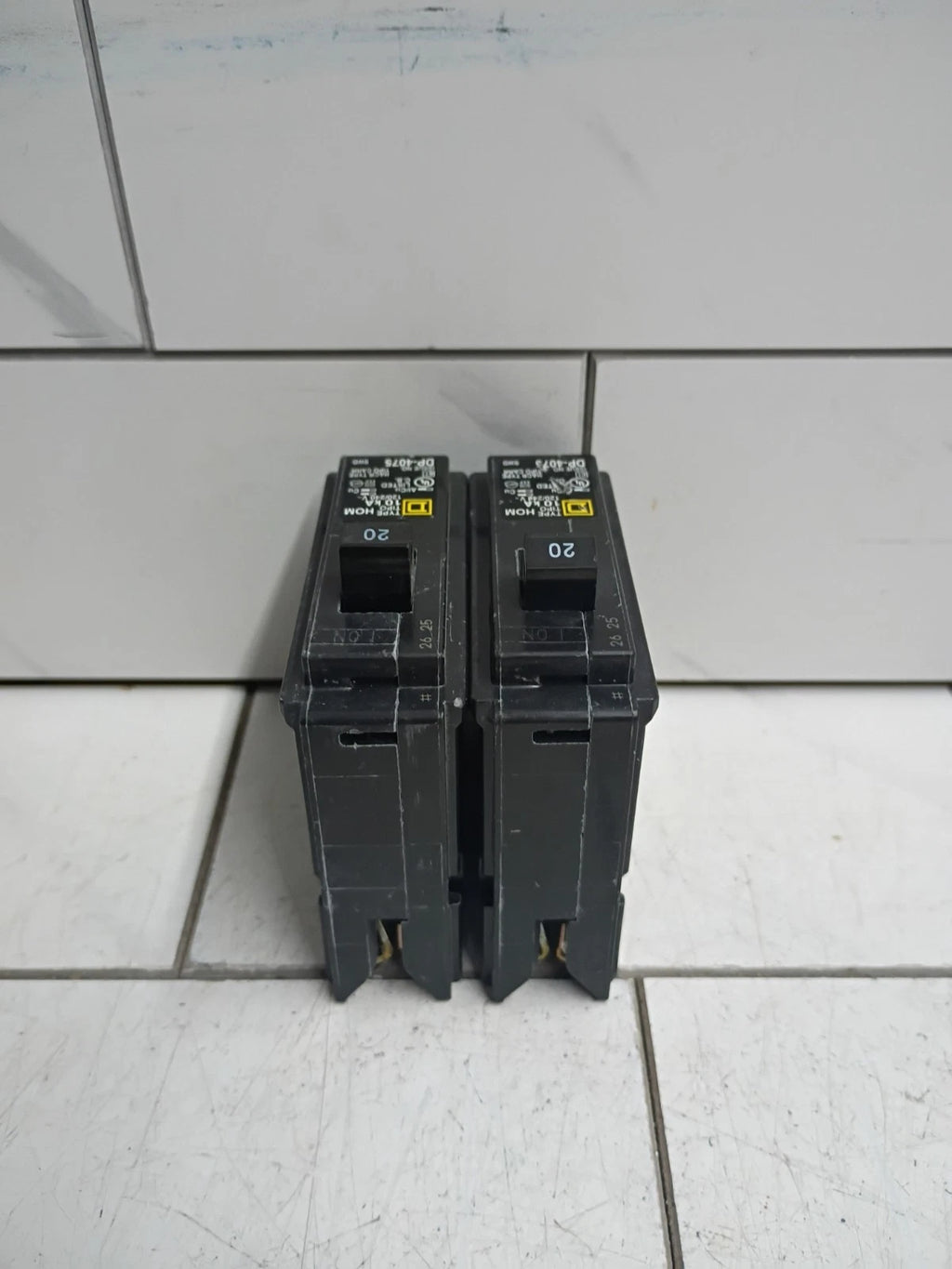 (2 Pack) Square D HOM120 1 DP-4075 Circuit Breaker 20 Amp 1-Pole OPEN BOX