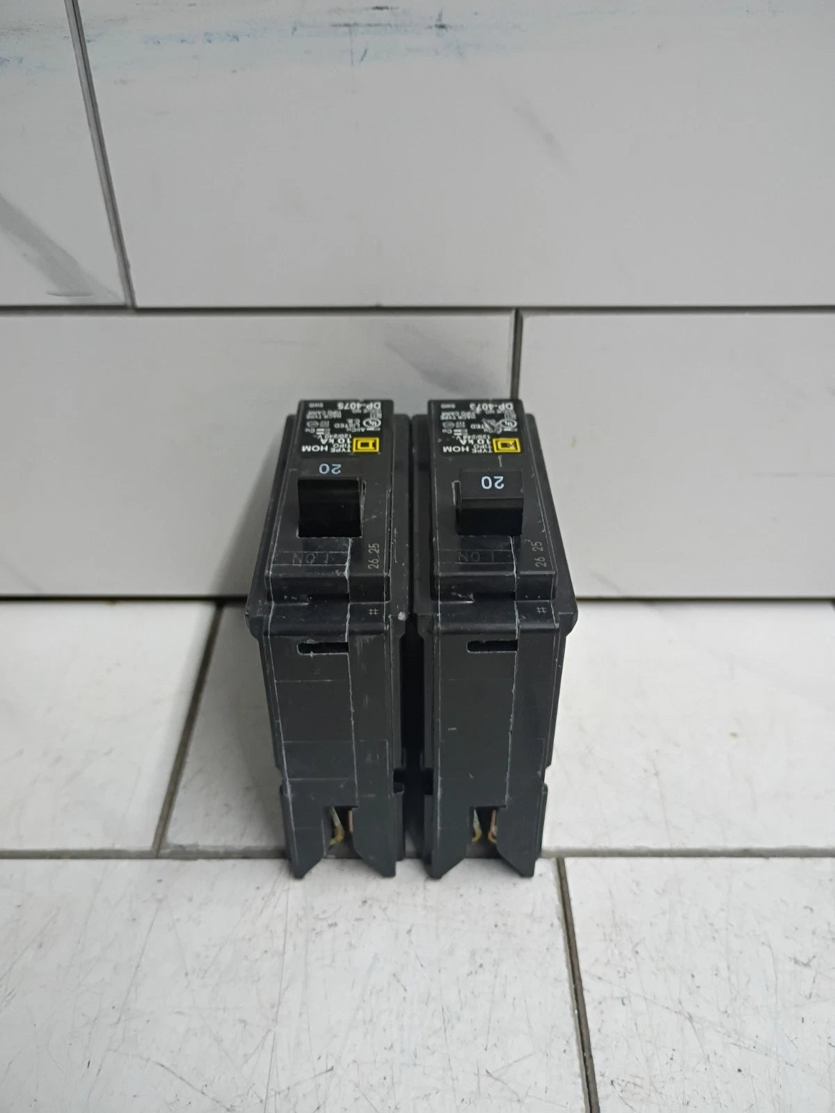 (2 Pack) Square D HOM120 1 DP-4075 Circuit Breaker 20 Amp 1-Pole OPEN BOX