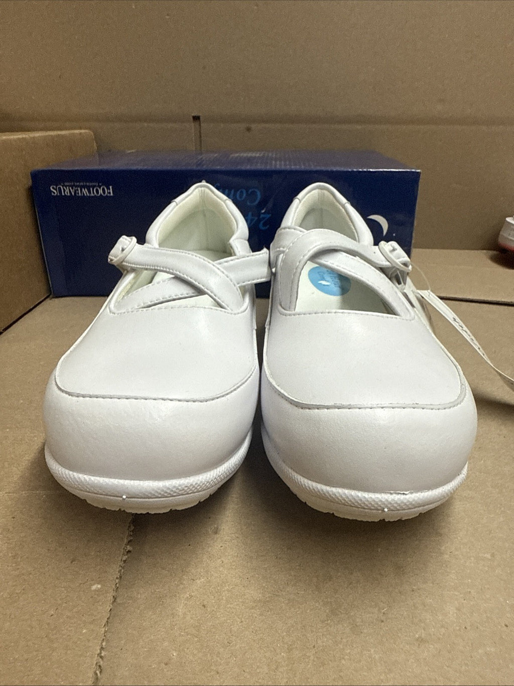 24 HOUR COMFORT Susan Women's 9 Wide Width Criss-Cross Strap Leather Shoes Nurse