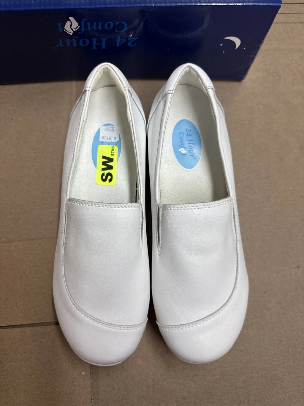 24 HOUR COMFORT Lila Women's 7 Wide Width Leather Slip-On Loafers Nurse