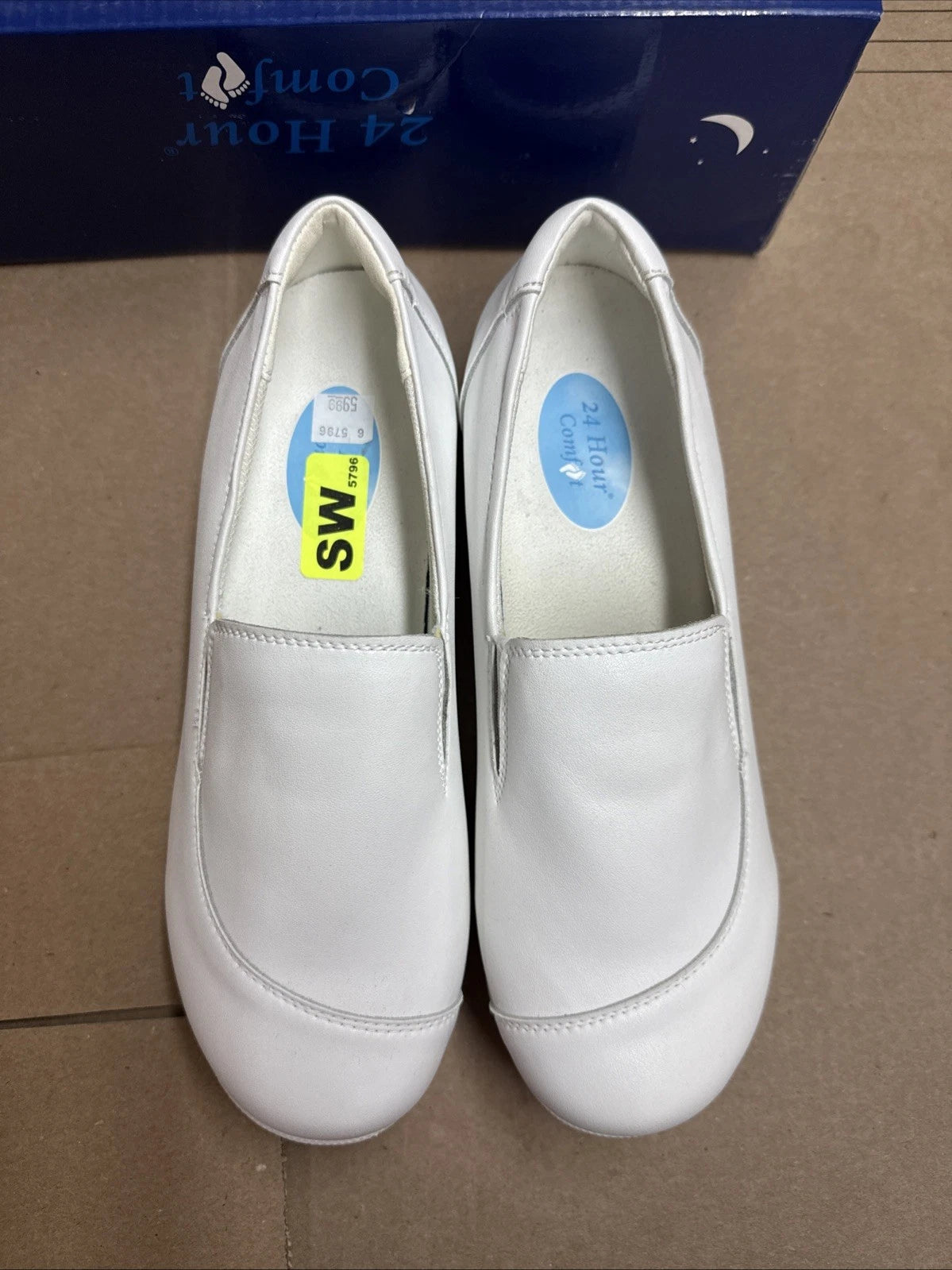 24 HOUR COMFORT Lila Women's 7 Wide Width Leather Slip-On Loafers Nurse