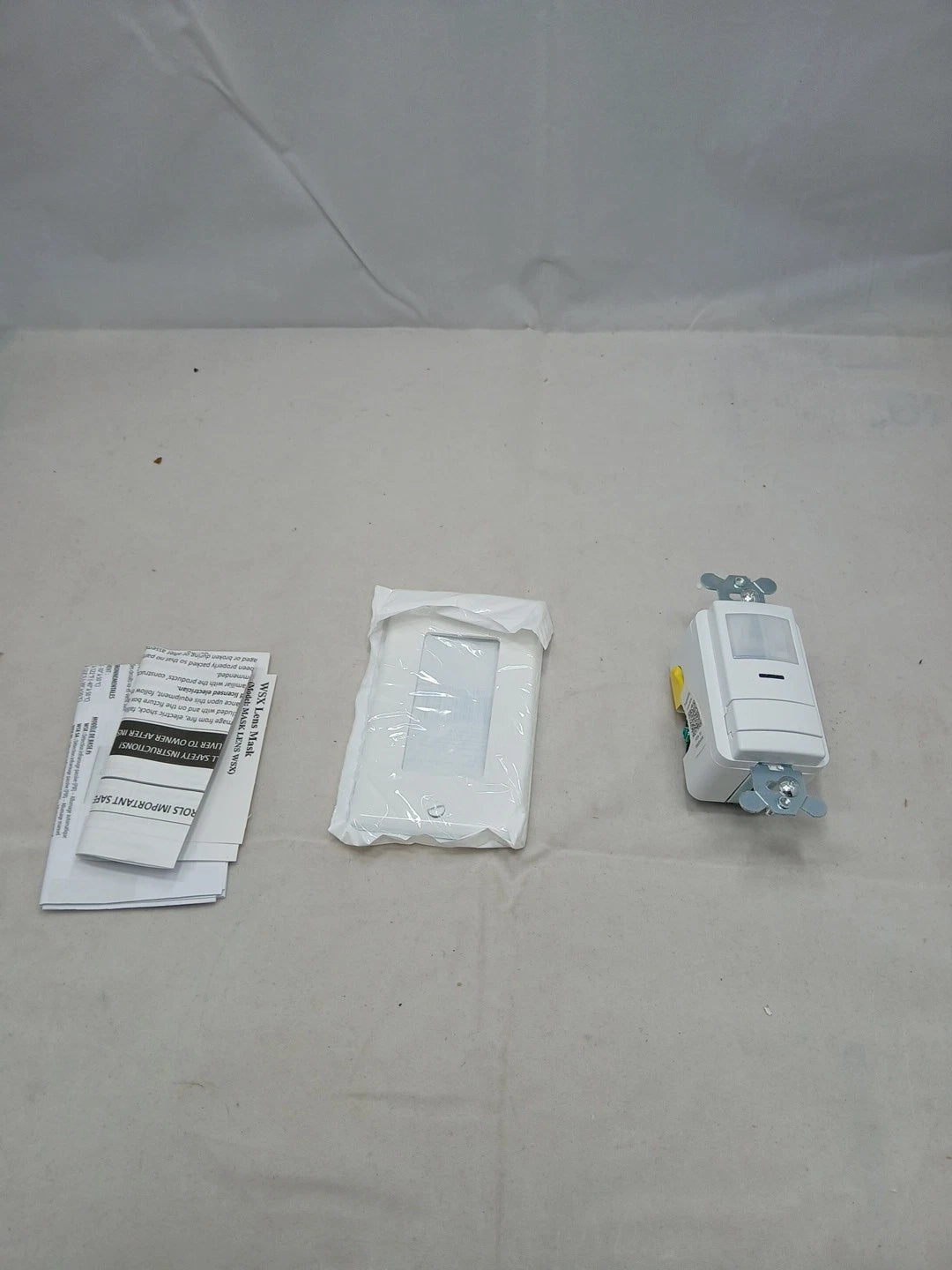 AcuityControls WSX WH Wall Sensor Switch 120/277VAC 216RF4 Plate Included