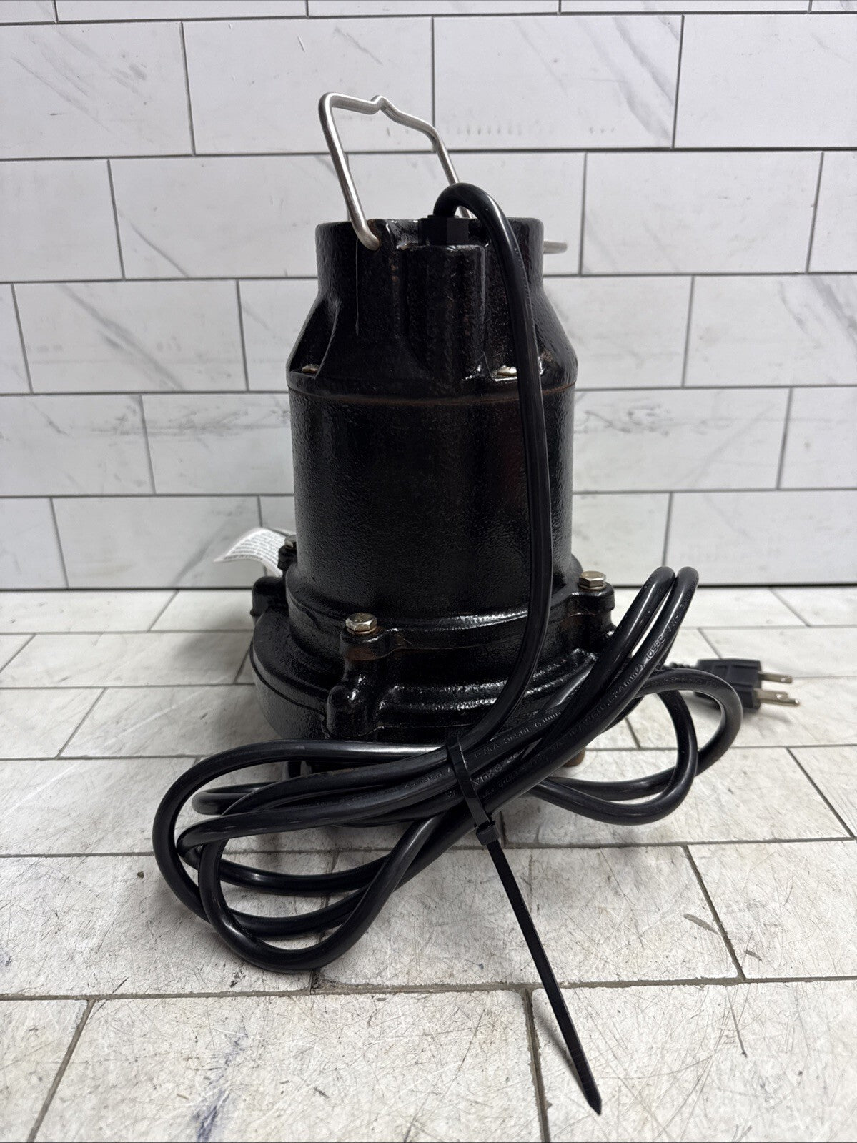 Everbilt HDS50 1/2 HP Cast Iron Submersible Sump Pump Used Good Condition