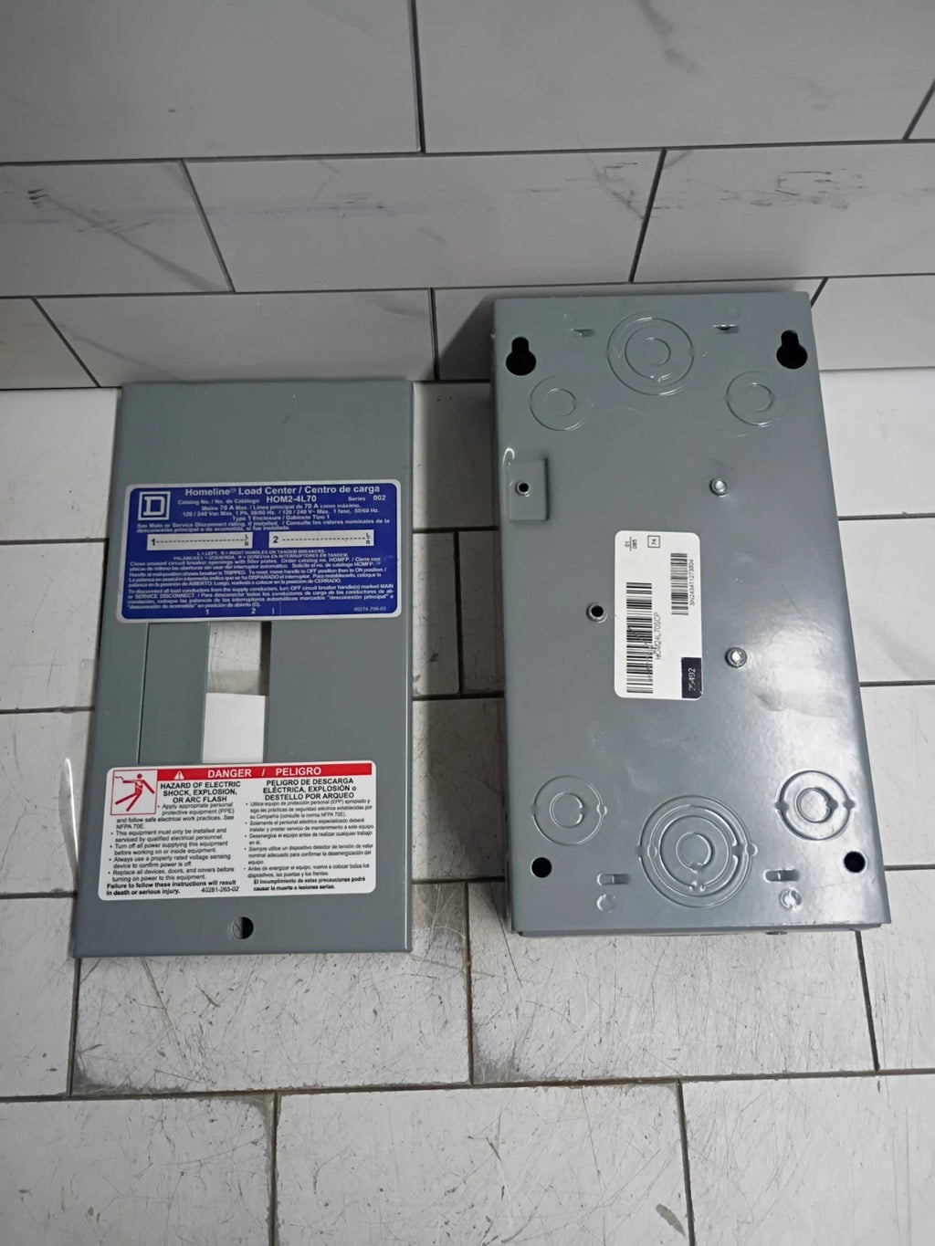 Square D HOM24L70SCP Indoor Main Lug Load Center 70A 2-Spaces 4-Circuits OB READ