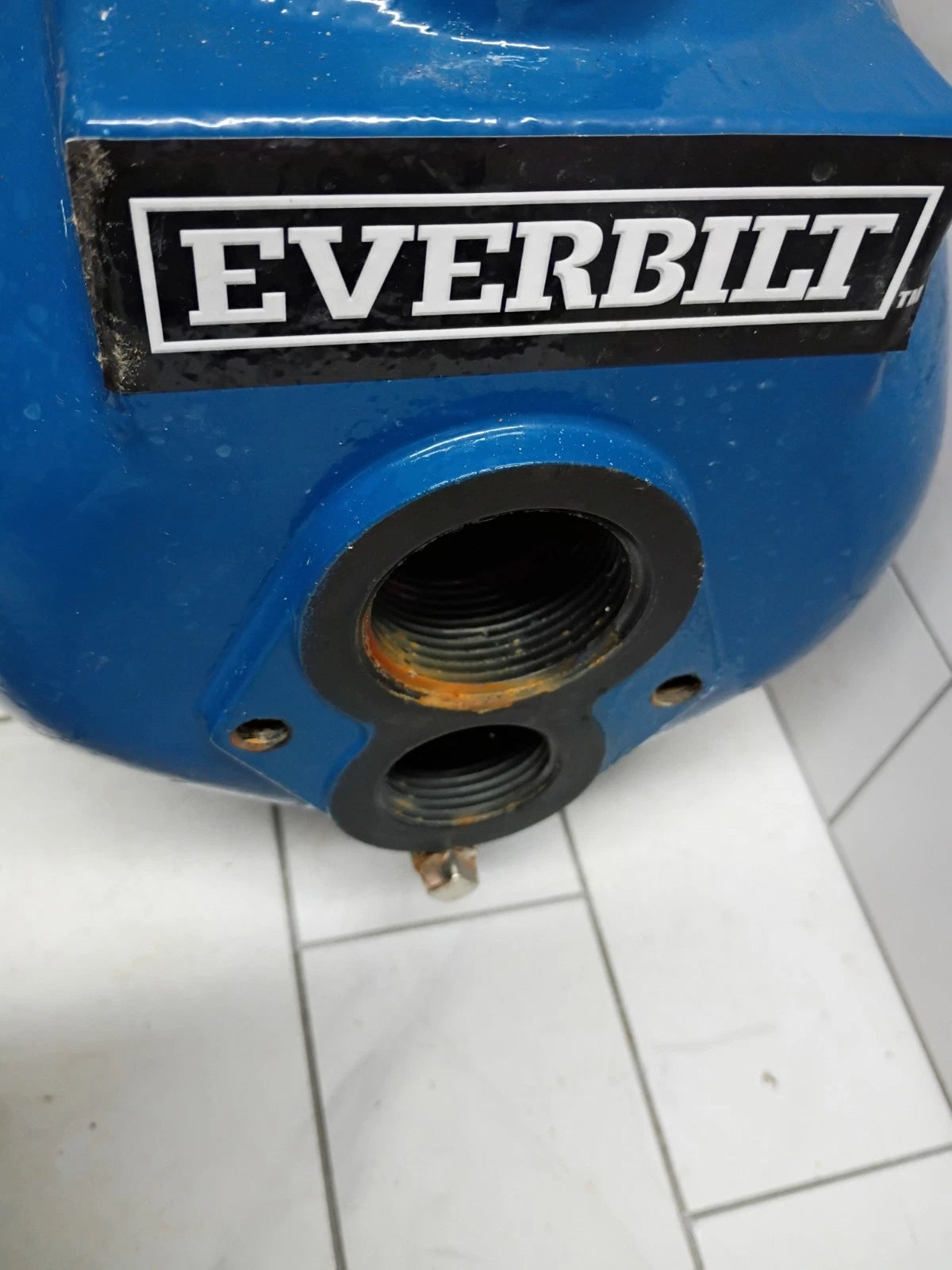 Everbilt 1 HP Professional Convertible Jet Pump. Read Description For Parts
