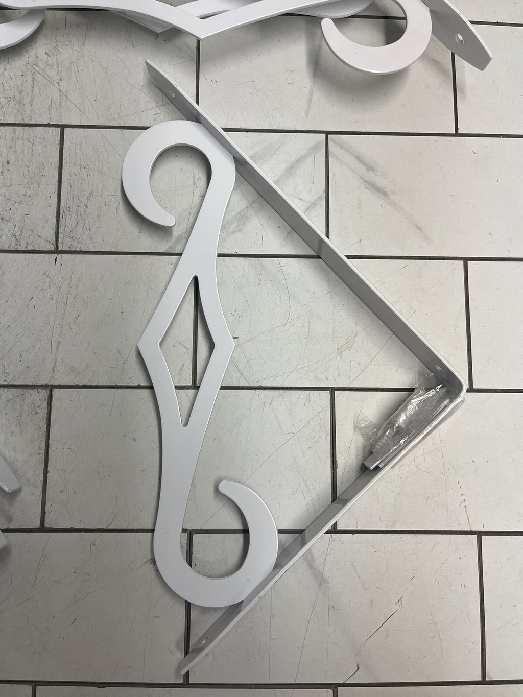 (10 pack) Everbilt colonial 9.7in x 7.7in decorative shelf bracket white 50lbs