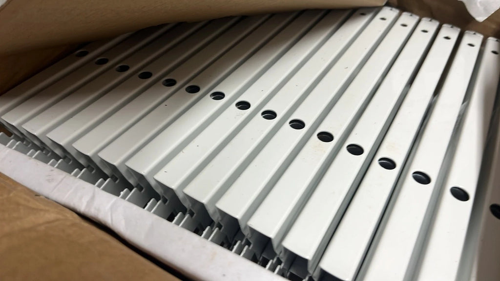 26 pack Everbilt S57A90925 9” heavy duty shelf white bracket Open Box