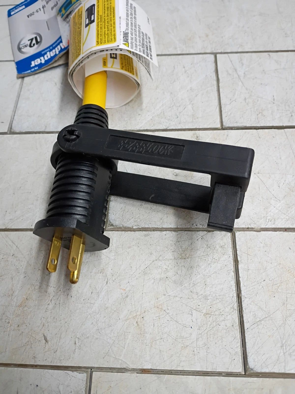 Tasco 04-00093T 1 Foot - 12 Guage Locking Adapter Lock 15A Plugto 20A Open Box