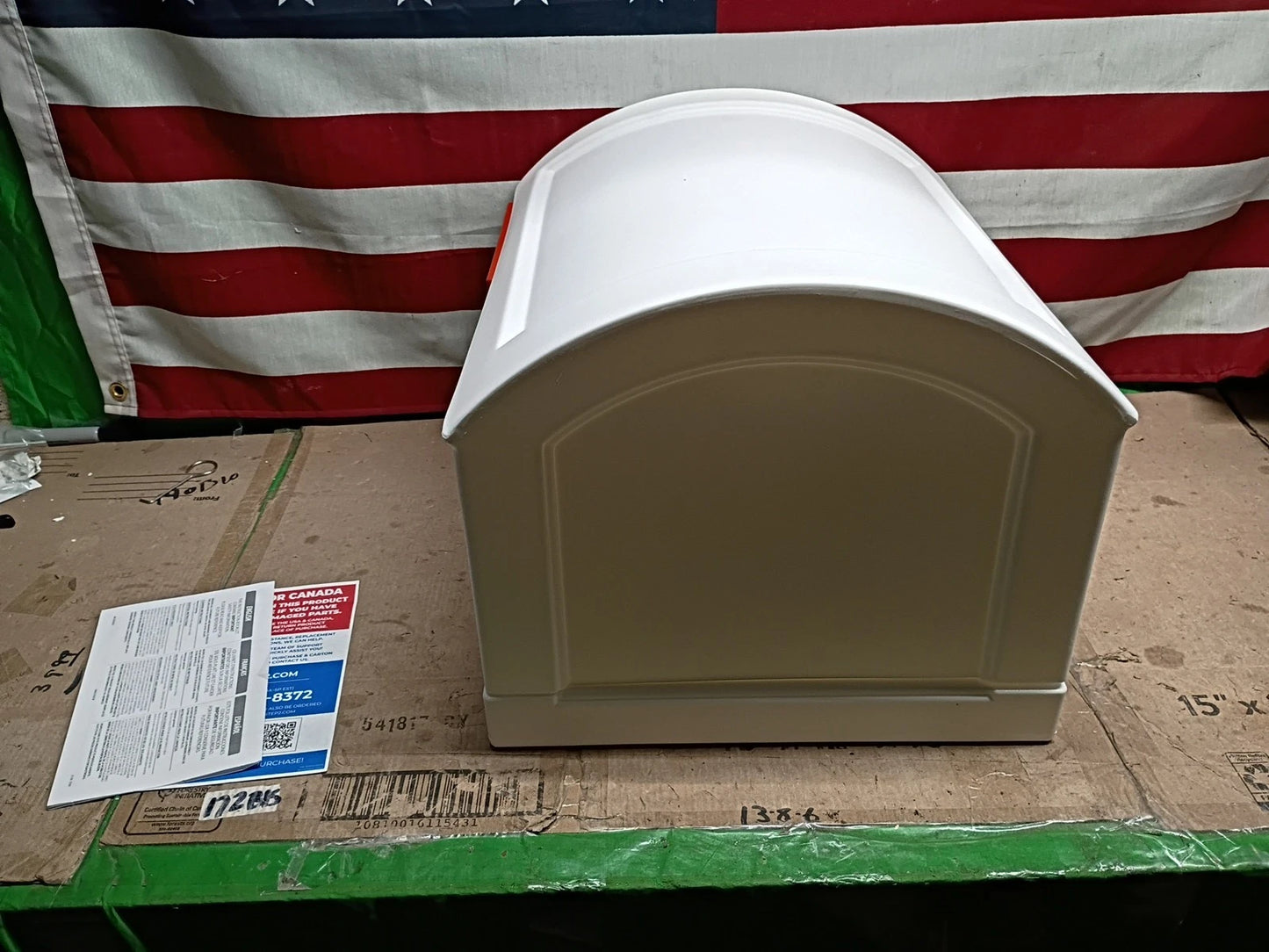 Step2 518199 Classic White XL Town-to-Town Post-Mount Mailbox, Open Box