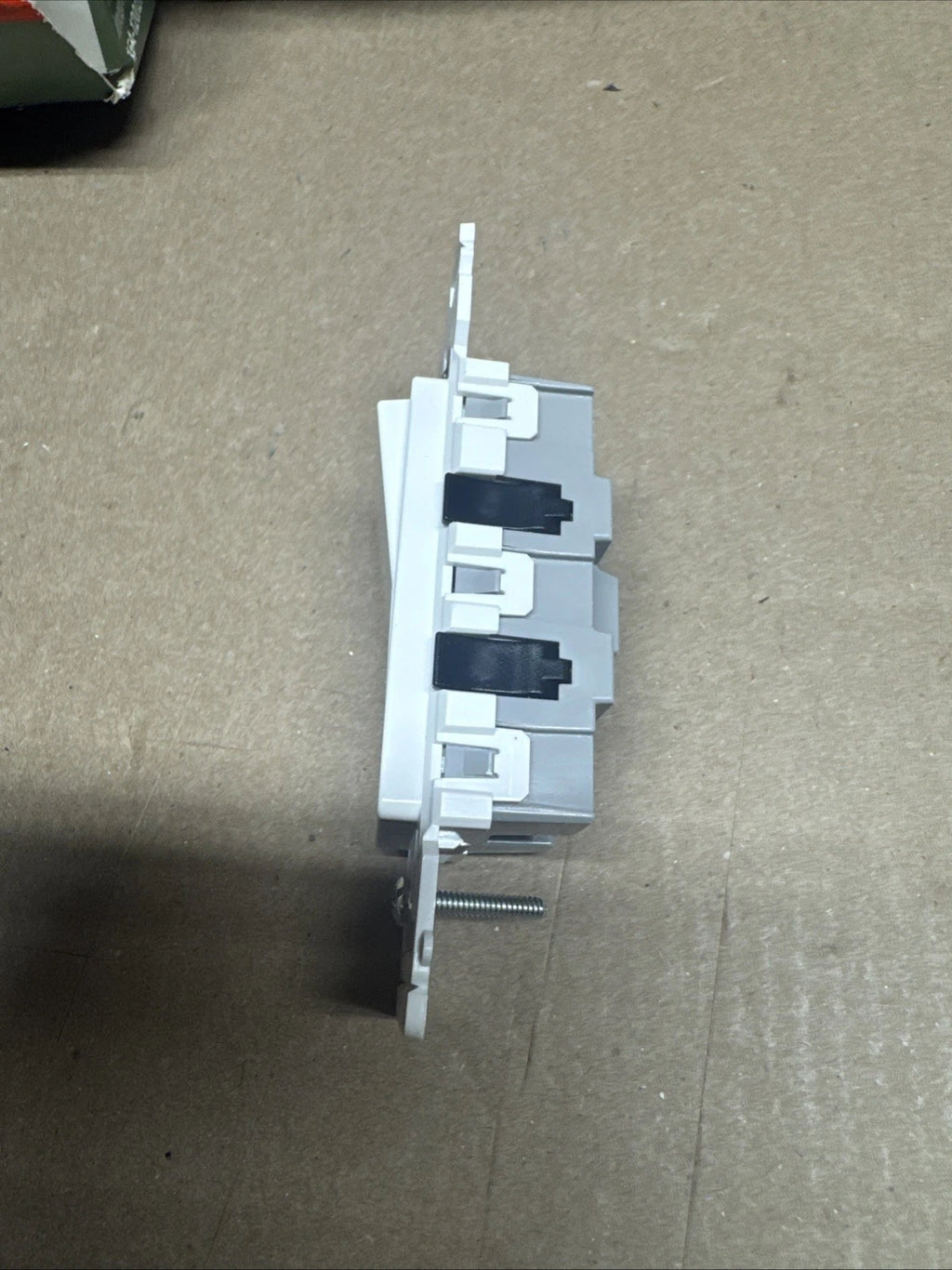 4x10pk E5603-MW Leviton Decora Edge 15 amps 3-Way Rocker Switch White (Open Box