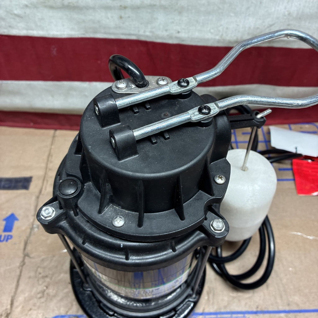Wayne 1/2 HP CastIron Submersible Sump Pump with Vertical FloatSwitch open box