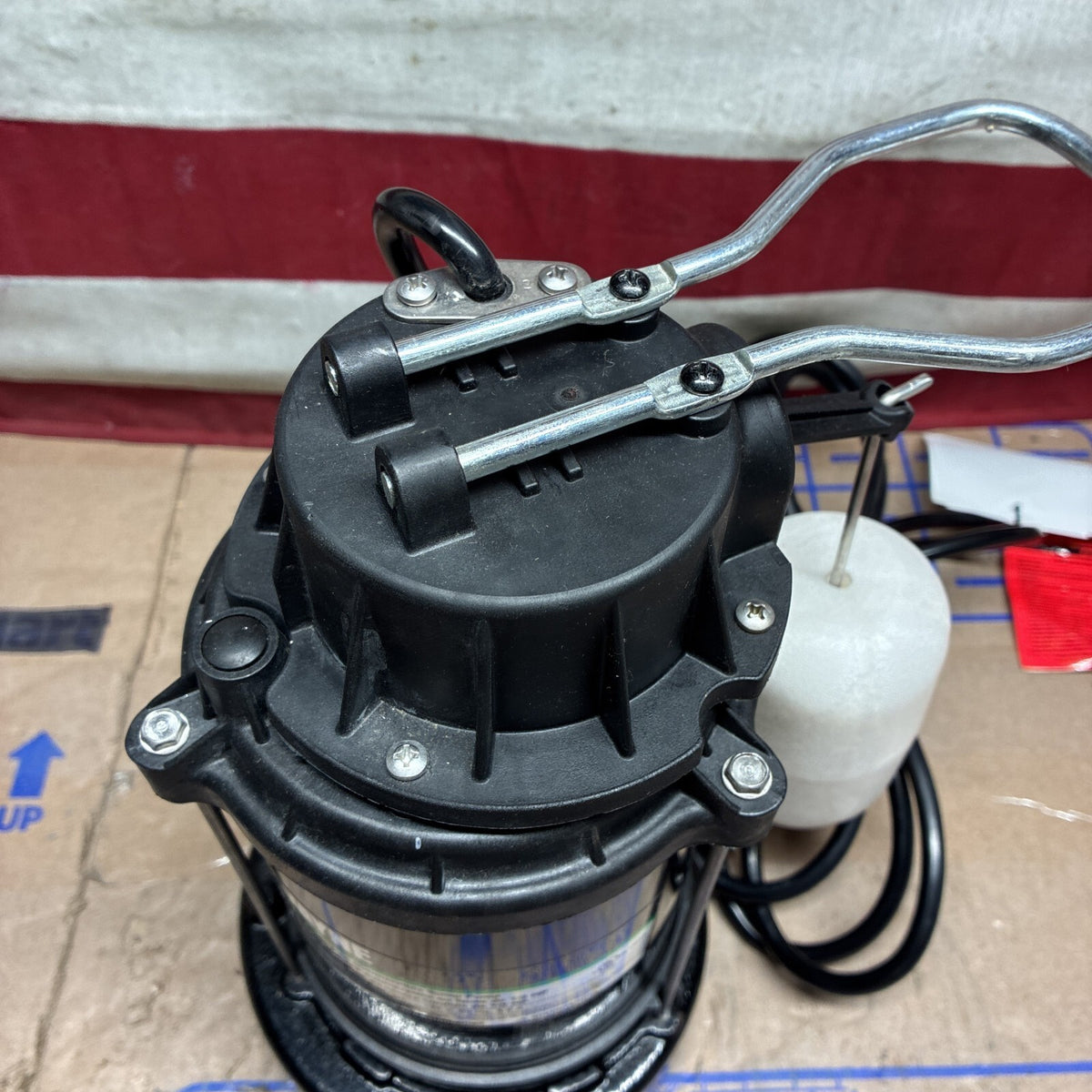 Wayne 1/2 HP CastIron Submersible Sump Pump with Vertical FloatSwitch open box