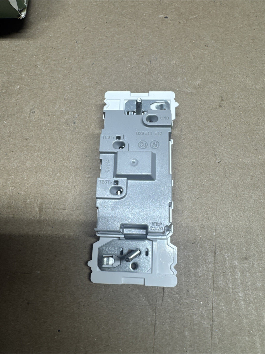 4x10pk E5603-MW Leviton Decora Edge 15 amps 3-Way Rocker Switch White (Open Box)