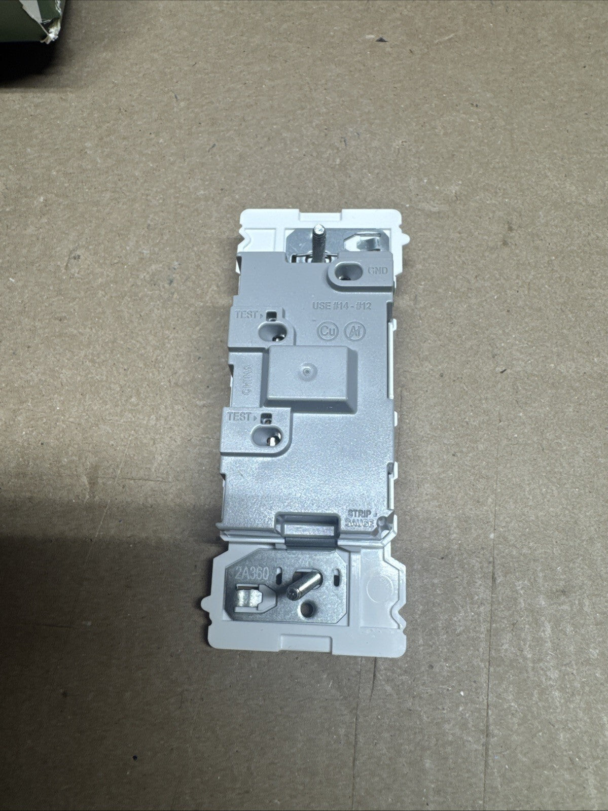 4x10pk E5603-MW Leviton Decora Edge 15 amps 3-Way Rocker Switch White (Open Box)