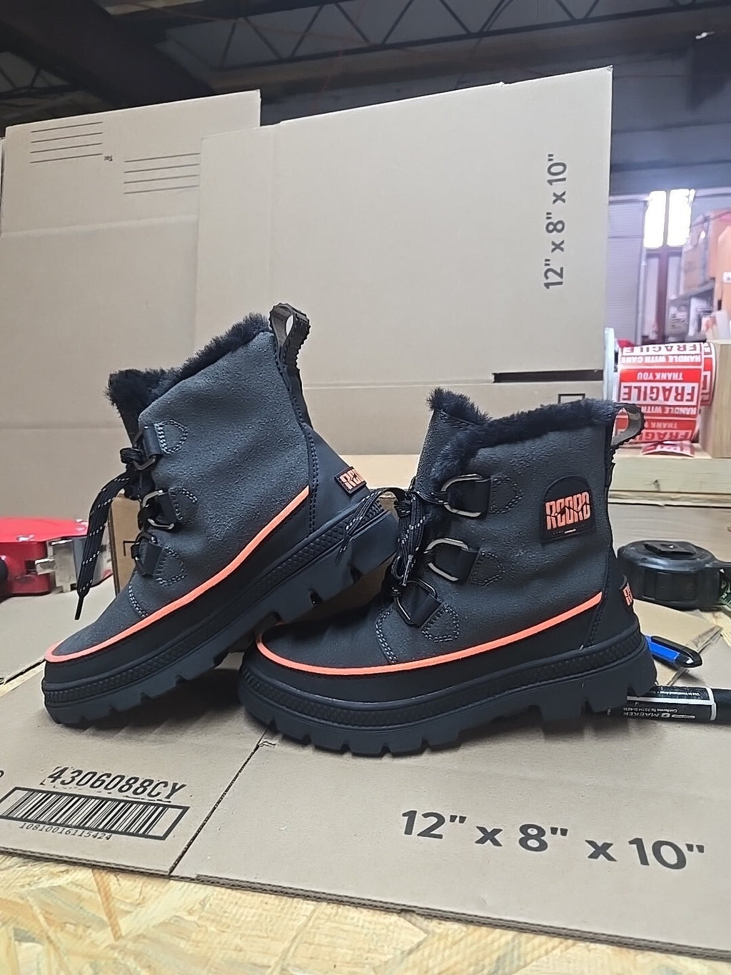 R Cord womens hiking boots fur liner size 6