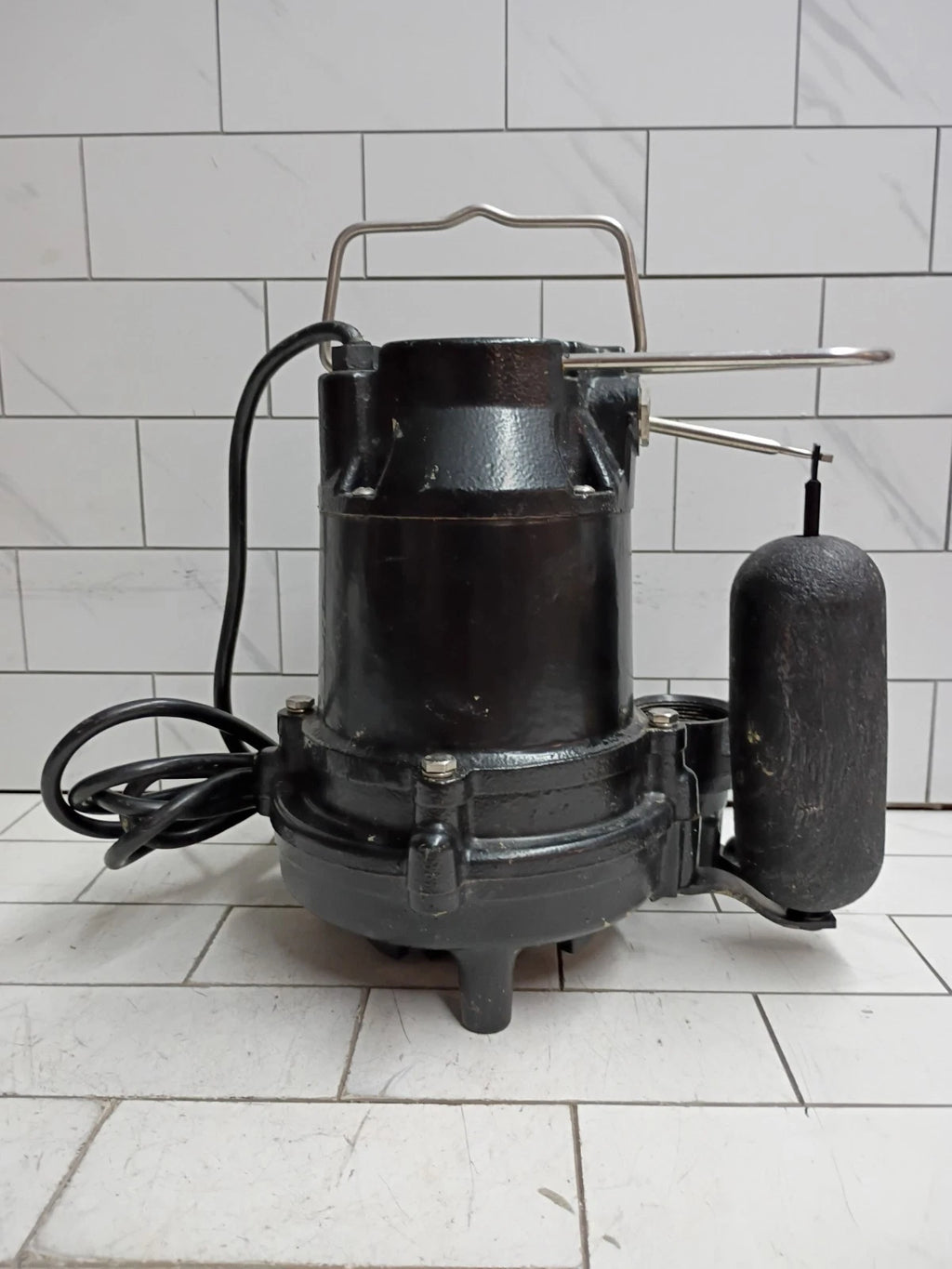 Everbilt HDS50 1/2 HP Cast Iron Submersible Sump Pump Used