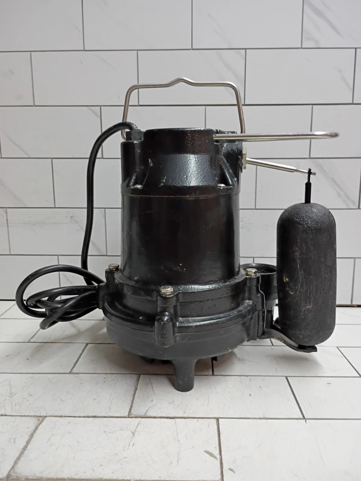 Everbilt HDS50 1/2 HP Cast Iron Submersible Sump Pump Used