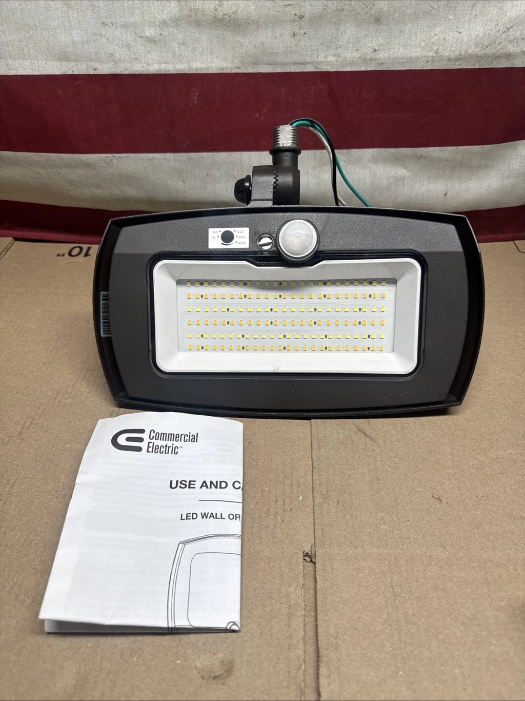 Commercial Electric ARFL 400W 8000 Lumens Selectable CCT LED Flood Light Motion
