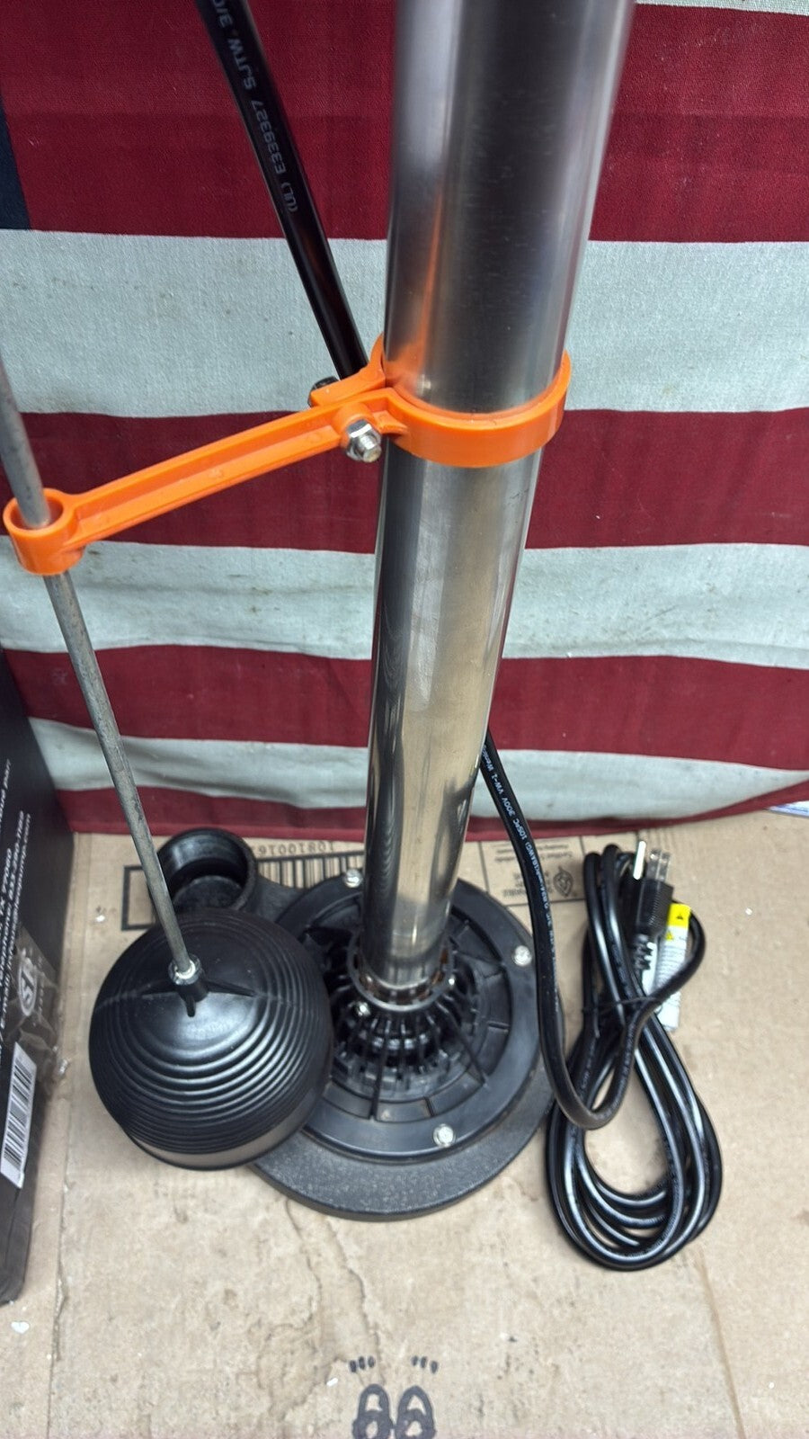 LEO Pedestal Sump Pump 1/3 HP 3270 GPH 115V Thermal Overload Protection Plastic