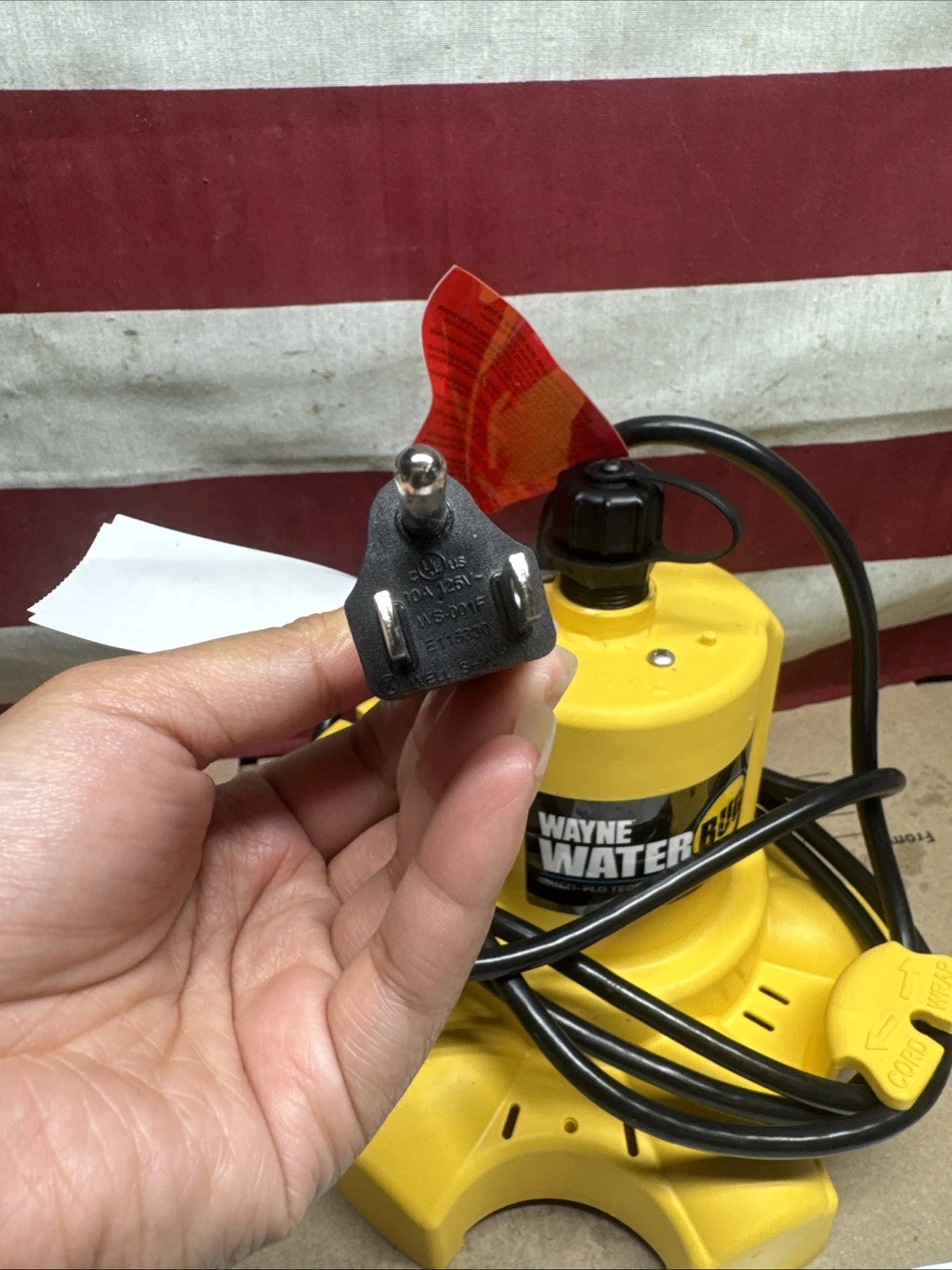 Wayne 1/6 HP WaterBUG Submersible Utility Pump with Multi-Flo Technology NOB