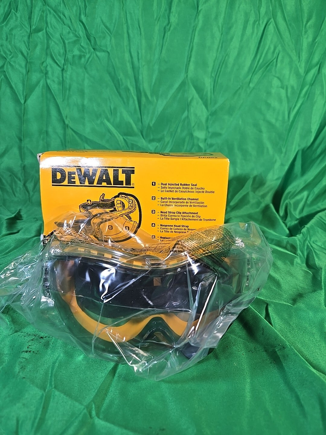 1 PR. DeWalt DPG82-11 CLEAR ANTI FOG Protective Over Glasses Safety Goggles Z87+