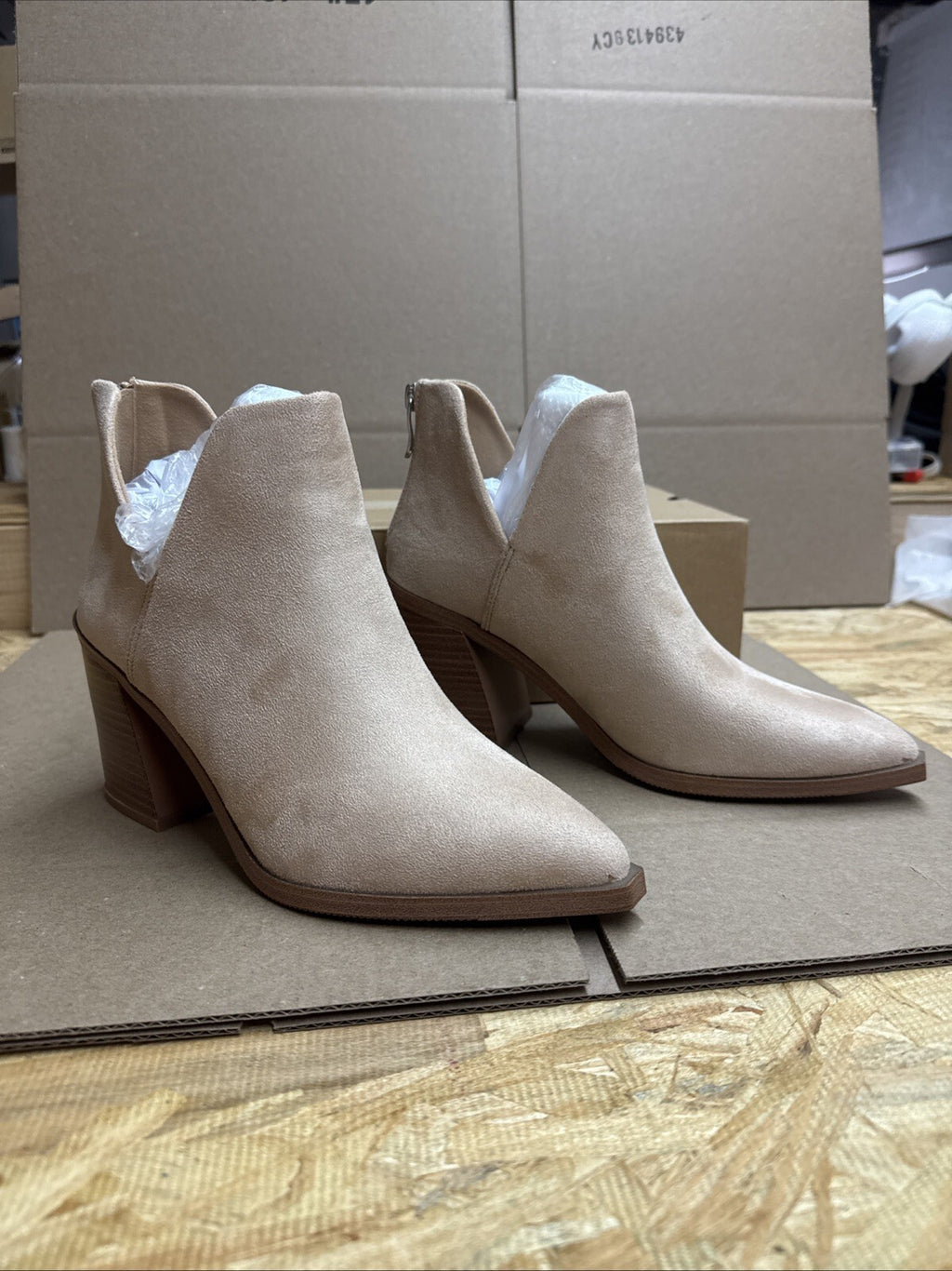 Kathemoi Women’s 7.5 slip on ankle boots cutout pointed toe chunky heel booties