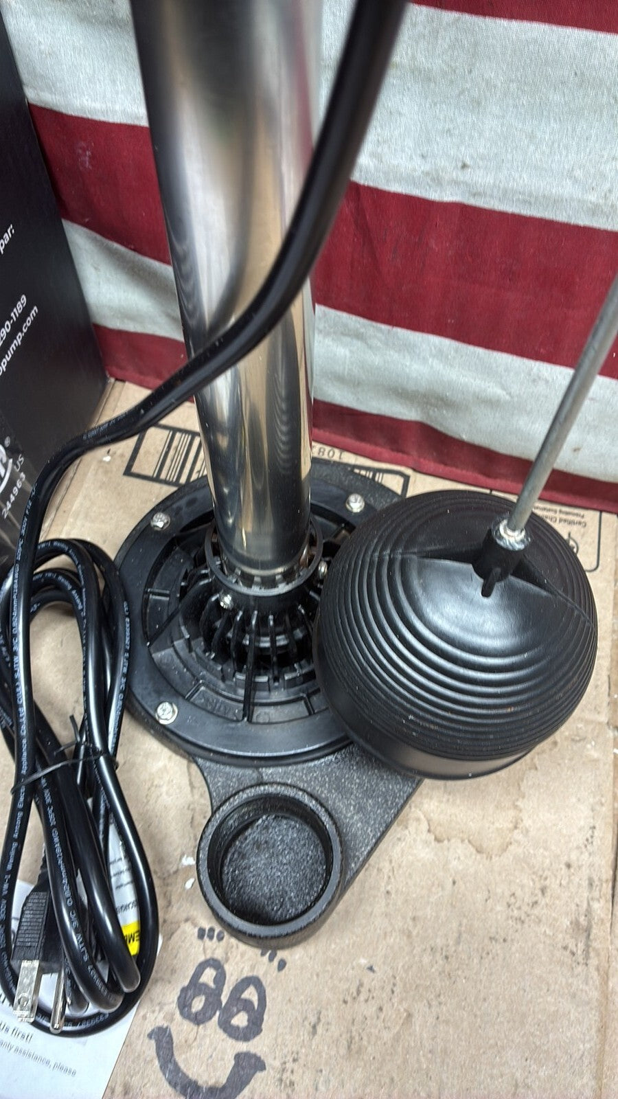 LEO Pedestal Sump Pump 1/3 HP 3270 GPH 115V Thermal Overload Protection Plastic