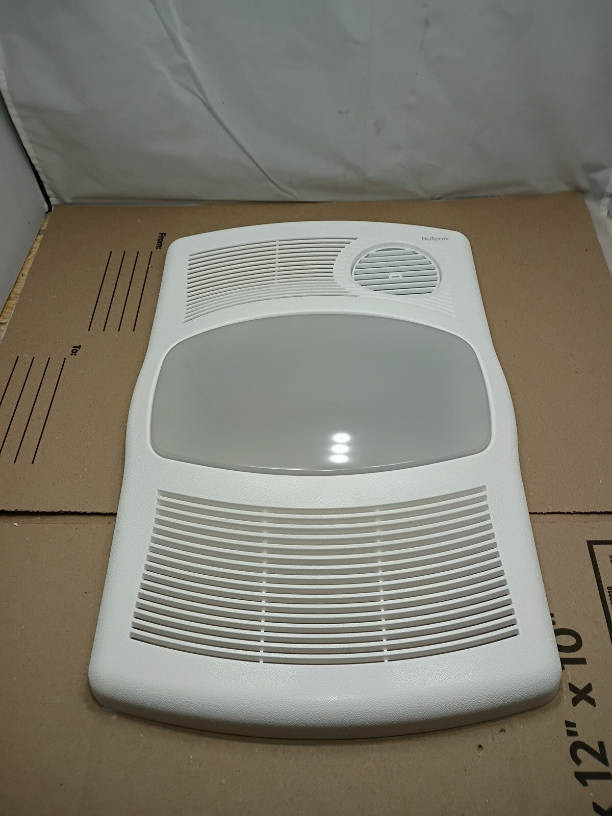 BROAN 765H110L 110 CFM Ceiling Bathroom Exhaust Fan Light and 1500-Watt Heater,