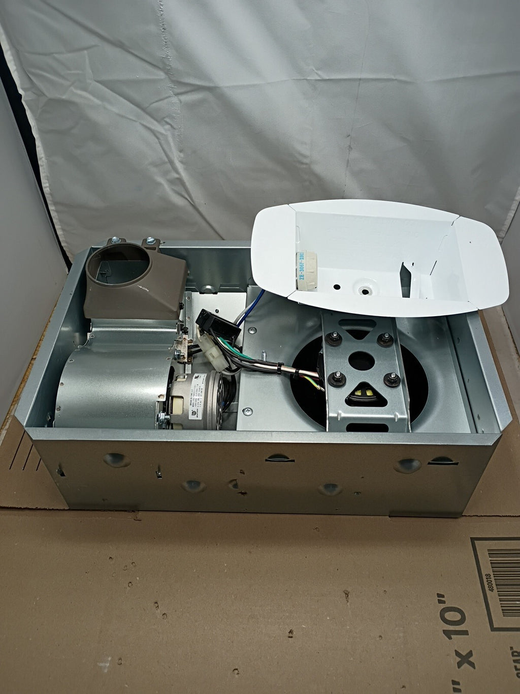 BROAN 765H110L 110 CFM Ceiling Bathroom Exhaust Fan Light and 1500-Watt Heater,