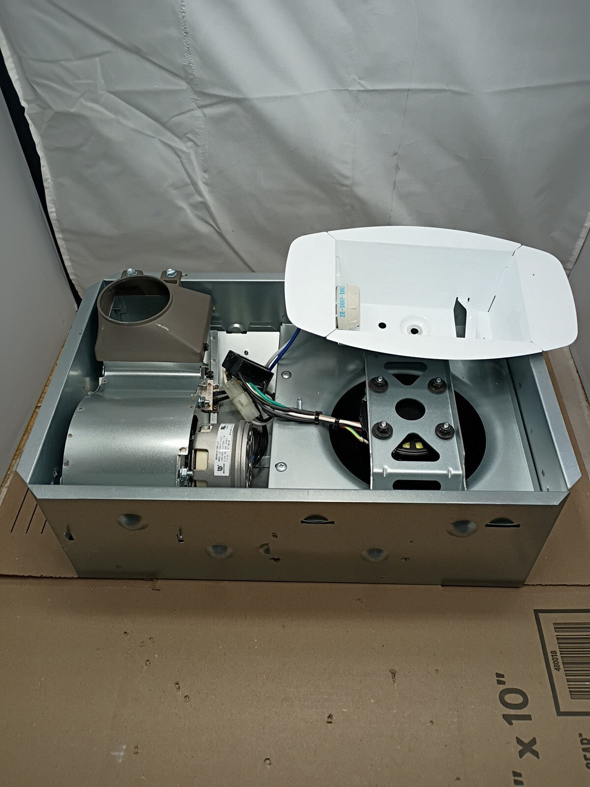 BROAN 765H110L 110 CFM Ceiling Bathroom Exhaust Fan Light and 1500-Watt Heater,