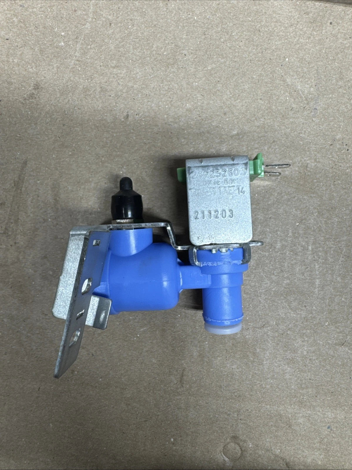 Genuine OEM Frigidaire IM116000 Refrigerator Ice Maker Kit