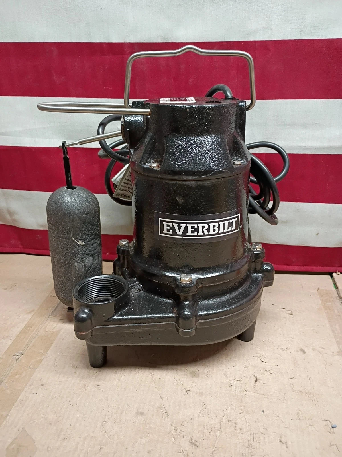 Everbilt HDS75 3/4HP Cast-Iron Pro-Grade Submersible Sump Pump New Open Box.