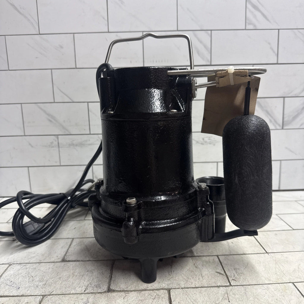 Everbilt HDS75 - 3/4HP Cast-Iron Pro-Grade Submersible Sump Pump New Open Box