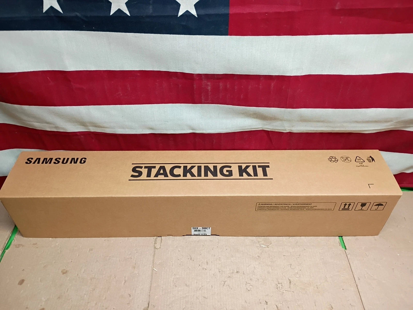 SAMSUNG BESPOKE Silver SKK-9MCT Stacking Kit, Washing Machine-Dryer NEW