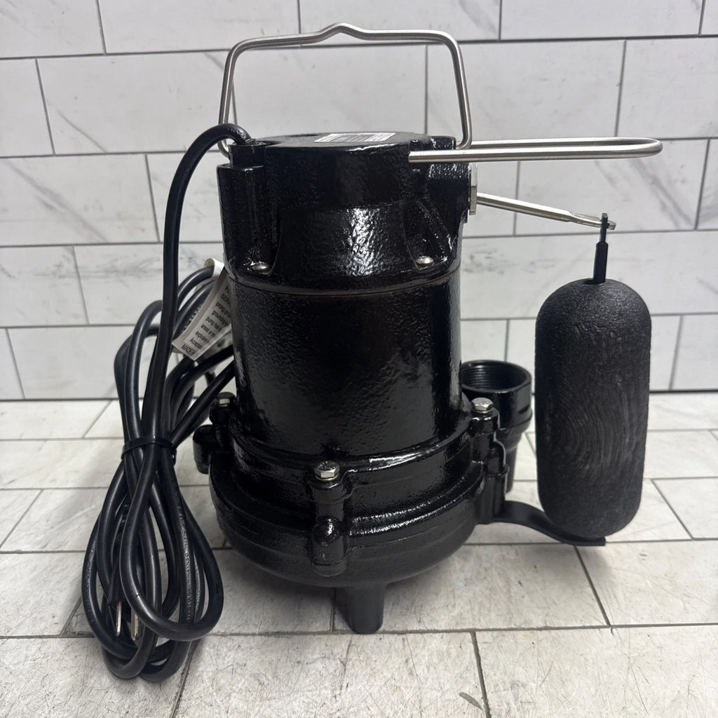 Everbilt HDS50 1/2 HP Cast Iron Pro Grade Submersible Sump Pump OPEN BOX.
