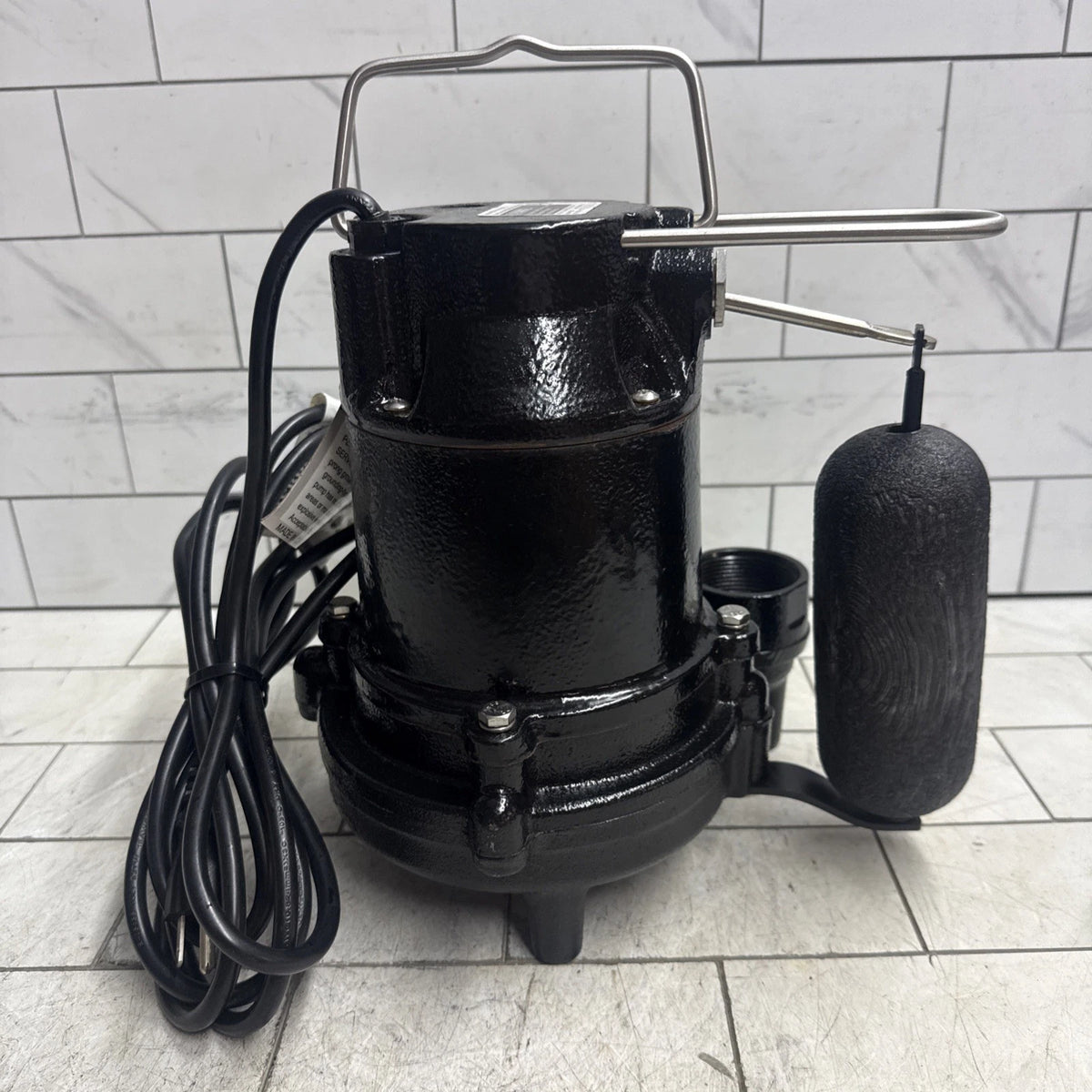 Everbilt HDS50 1/2 HP Cast Iron Pro Grade Submersible Sump Pump OPEN BOX.