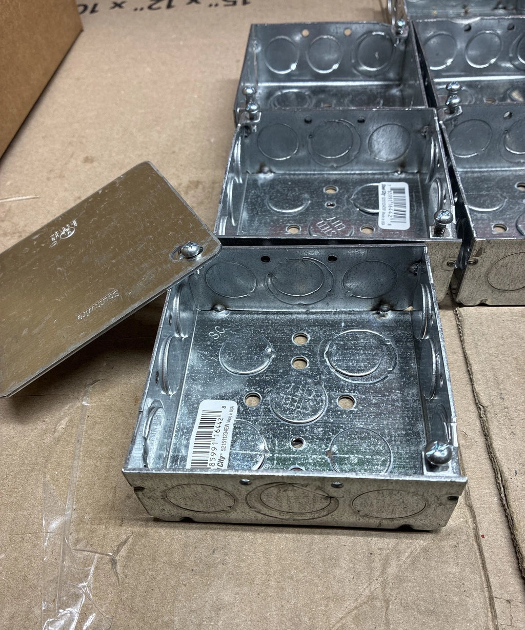 12-PK Steel City 521511234EW Steel Outlet Box with covers open box